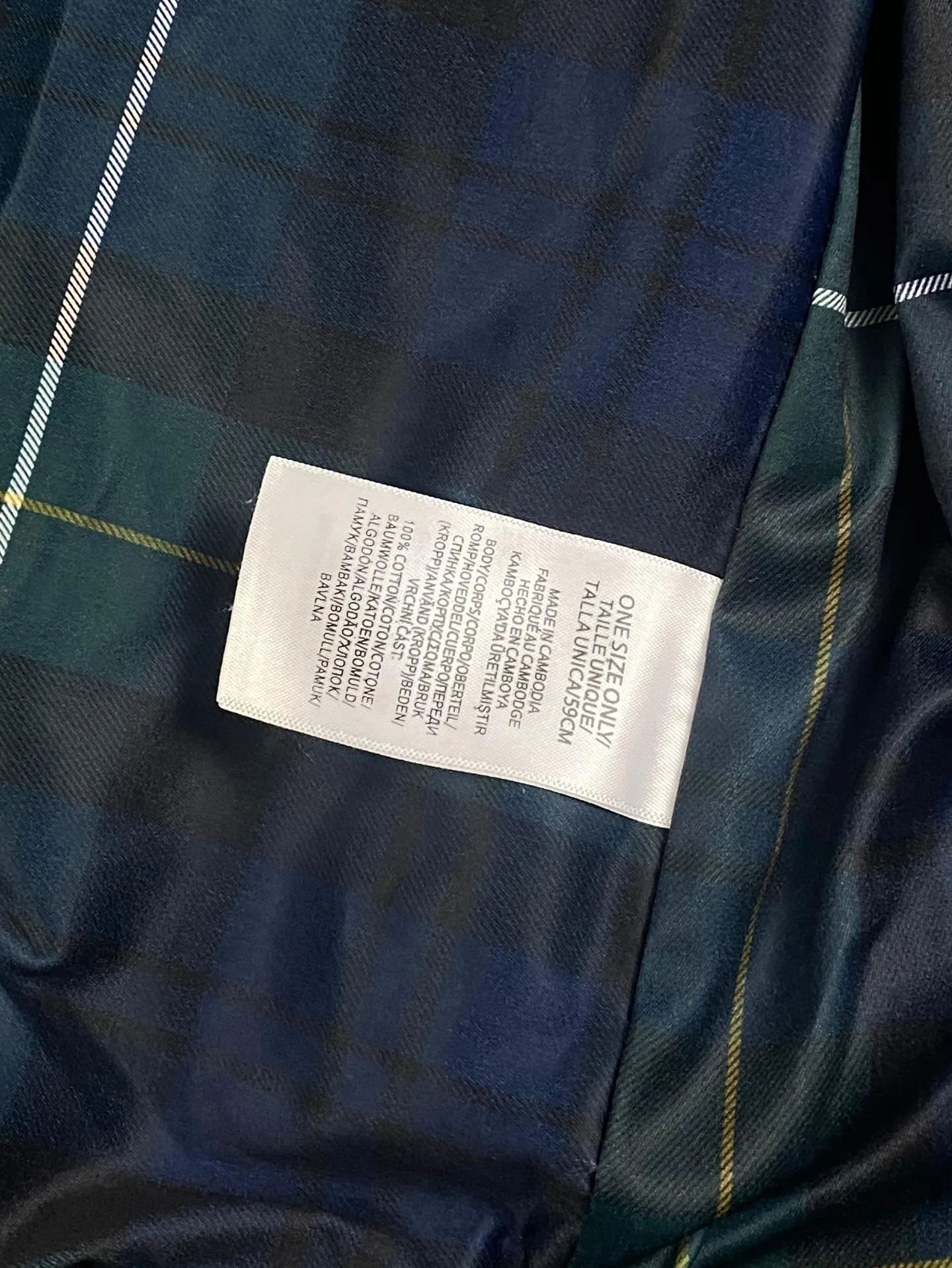 P306 💰Ralph Lauren/Ralph Lauren American vintage classic lapel old cadre retro jacket. Classic design. Timeless classic. The cotton fabric is thick and wide, showing a sense of vintage. The collar and cuffs are decorated with colorful plaid. It looks good on both men and women. Wear it as comfortable as you want. It focuses on relaxed retro YYDS. One piece for both men and women. An indispensable piece for autumn and winter. The most popular jacket at the moment. One hundred percent cotton twill is thick and thick, ⚠️correctly spaced red and green plaid lining, imported high-density embroidery. The Harrington jacket has a loose fit, is short and fat, and is super versatile. It is a clean fit and is suitable for both men and women. Color: Khaki Navy Black Size: M-XXL Size Length Bust Sleeve Length Shoulder Width M 67 110 61 L 68 114 62 XL 70 118 63 2XL 72 122 64
